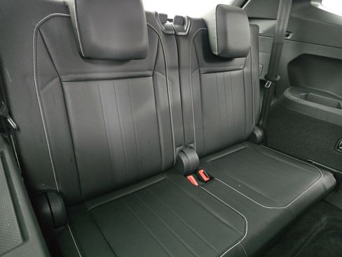 Certified 2023 Volkswagen Tiguan SE R-Line image 12