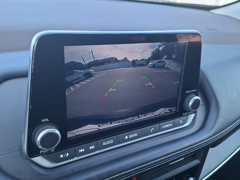 Used 2023 Nissan Rogue S AWD/4WD image 13