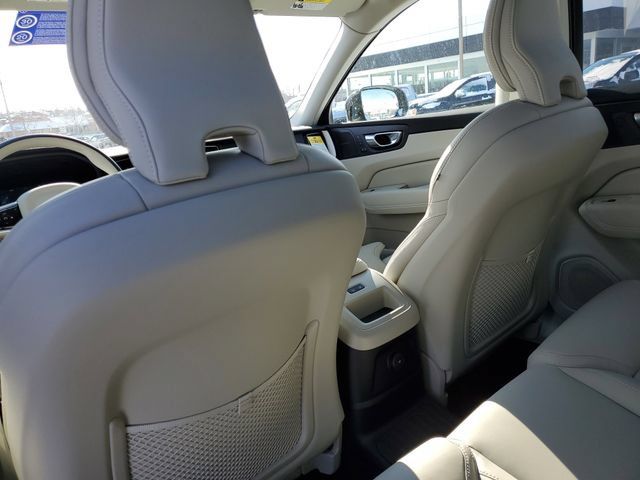 New 2026 Volvo XC60 T8 Ultra w/ Protection Package Premier AWD/4WD image 28
