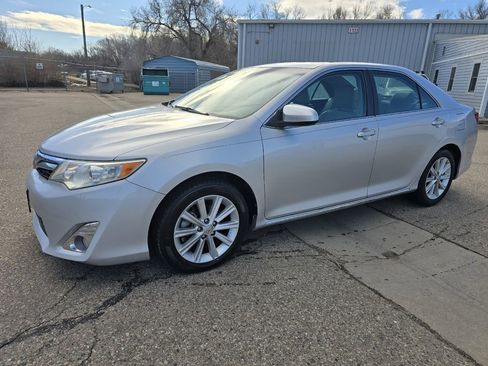 Used 2014 Toyota Camry XLE image 10