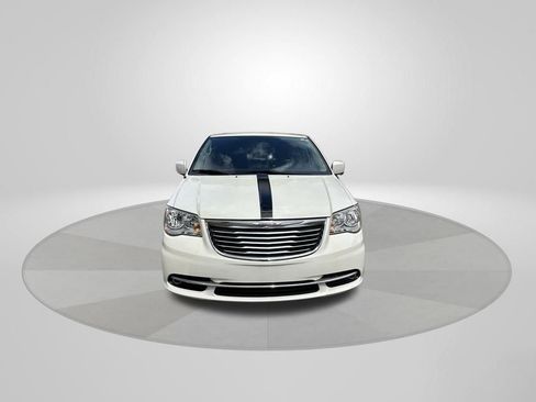 Used 2013 Chrysler Town & Country Touring image 2