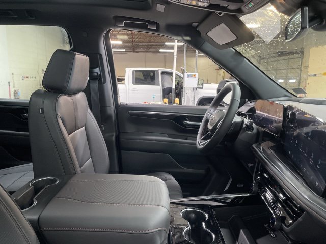 Used 2025 Chevrolet Suburban RST w/ RST Capability Package AWD/4WD image 14