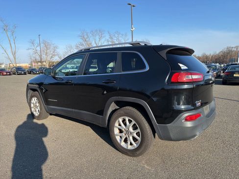Used 2018 Jeep Cherokee Latitude Plus w/ Comfort/Convenience Group image 3