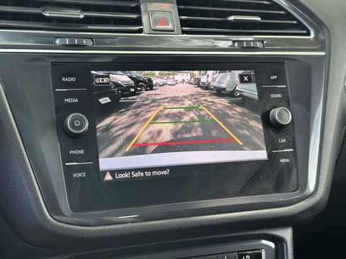 Used 2021 Volkswagen Tiguan SE AWD/4WD image 28