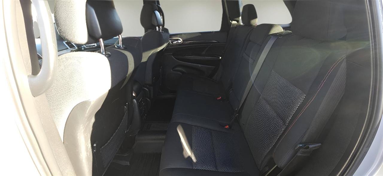 Used 2017 Jeep Grand Cherokee Laredo AWD/4WD image 22