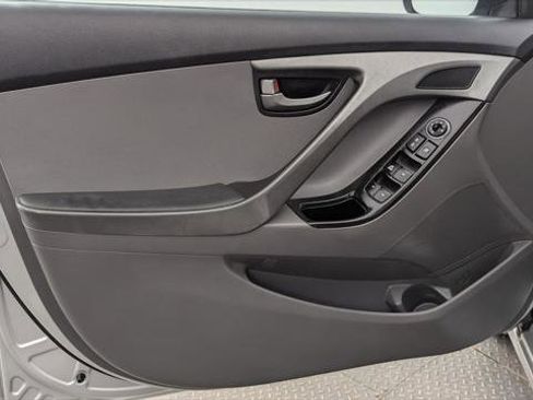 Used 2015 Hyundai Elantra SE FWD image 13