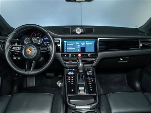 Certified 2026 Porsche Macan AWD/4WD image 18