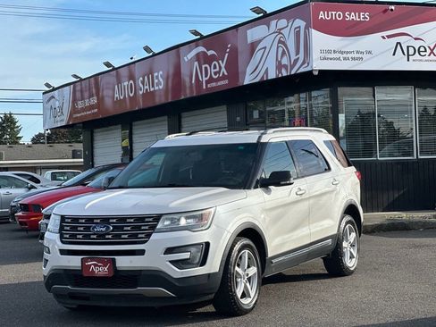 Used 2016 Ford Explorer XLT w/ Equipment Group 202A AWD/4WD image 2