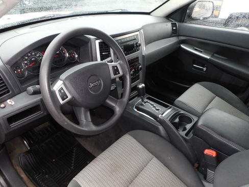 Used 2009 Jeep Grand Cherokee Laredo AWD/4WD image 14