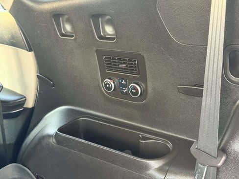 Used 2013 Hyundai Santa Fe Limited FWD image 7