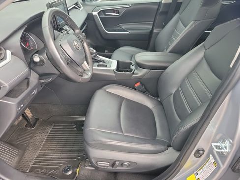 Used 2022 Toyota RAV4 XLE Premium FWD image 5