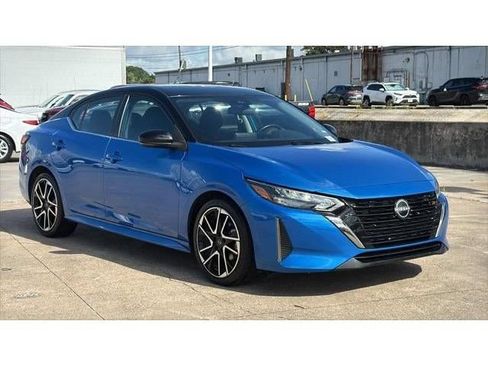 Used 2025 Nissan Sentra SR FWD image 8