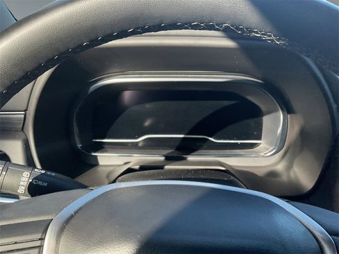 Used 2023 GMC Yukon XL SLT w/ SLT Premium Package image 10