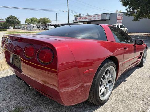 Used 2004 Chevrolet Corvette Coupe w/ Roof Package RWD image 3