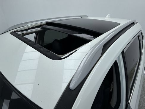 Used 2017 Nissan Rogue SL w/ SL Premium Package image 40