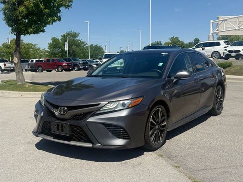 Used 2019 Toyota Camry XSE FWD image 4
