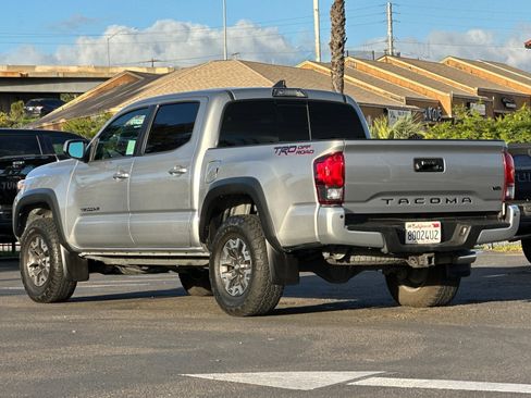 Used 2019 Toyota Tacoma TRD Off-Road image 3