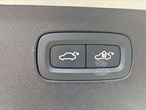 Used 2025 Volvo XC90 B6 Plus image 36