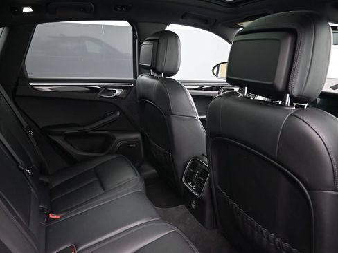 Certified 2024 Porsche Macan AWD/4WD image 7