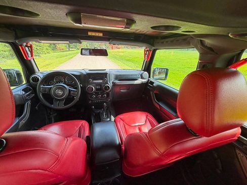 Used 2016 Jeep Wrangler Unlimited Sport AWD/4WD image 9