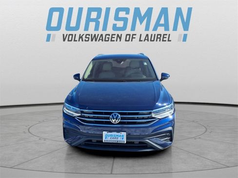 Used 2023 Volkswagen Tiguan SE w/ Panoramic Sunroof Package image 6