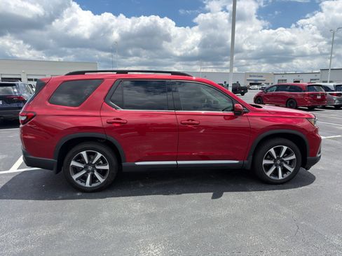 Used 2025 Honda Pilot Touring image 9