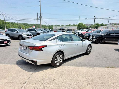 Used 2024 Nissan Altima 2.5 S FWD image 5