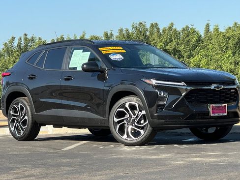 Used 2026 Chevrolet Trax RS w/ Driver Confidence Package FWD image 2