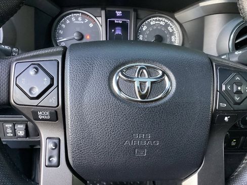 Used 2017 Toyota Tacoma TRD Off-Road image 23