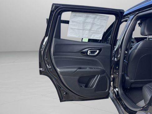 New 2026 Jeep Compass Latitude image 12