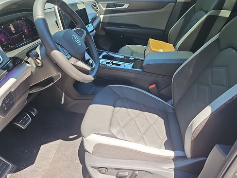 New 2026 Volkswagen Atlas Peak Edition AWD/4WD image 18