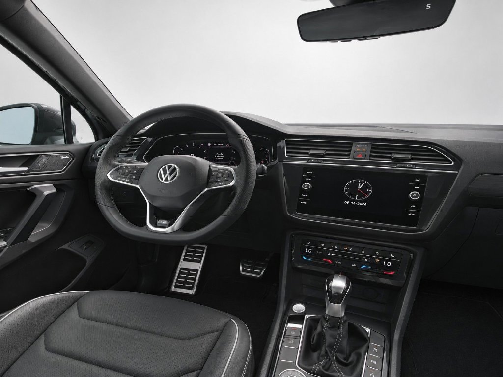 Used 2024 Volkswagen Tiguan SEL R-Line w/ MDO Package, Two-Row AWD/4WD image 37