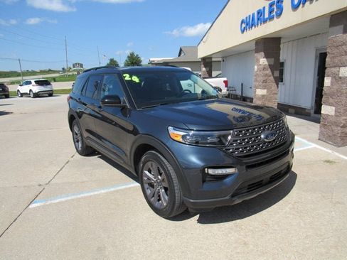 Used 2024 Ford Explorer XLT w/ Equipment Group 202A AWD/4WD image 3