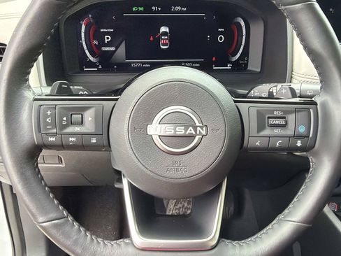 Used 2024 Nissan Rogue SL FWD image 25