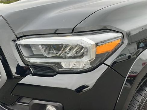 Certified 2023 Toyota Tacoma TRD Sport w/ Technology Package AWD/4WD image 7