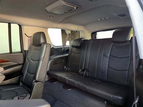 Used 2016 Cadillac Escalade ESV Luxury RWD image 33
