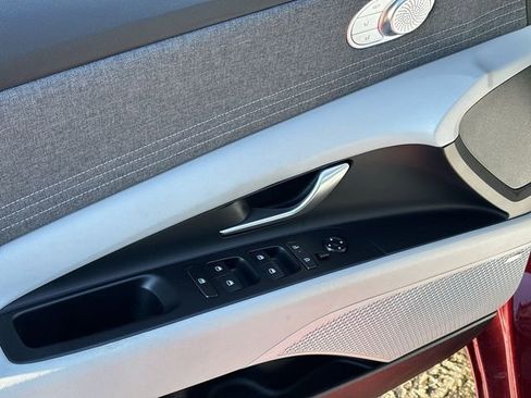 Used 2024 Hyundai Elantra Limited image 20