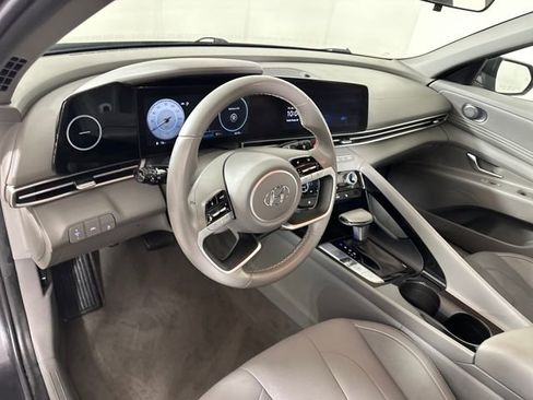 Used 2023 Hyundai Elantra SEL w/ Convenience Package image 13