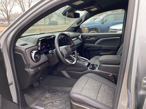 Used 2024 Chevrolet Colorado Z71 w/ Z71 Convenience Package 2 image 11