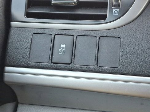 Used 2013 Toyota Camry LE image 25