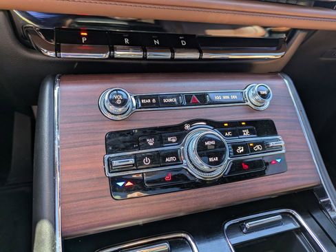 Used 2023 Lincoln Aviator Reserve image 16