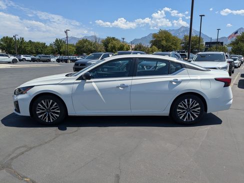 Used 2025 Nissan Altima 2.5 SV FWD image 10