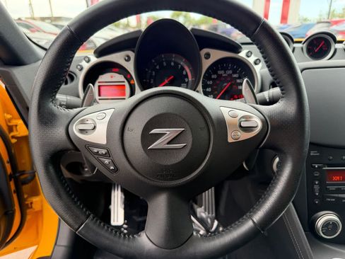 Used 2009 Nissan 370Z Touring w/ Sport Pkg RWD image 17