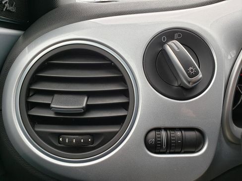 Used 2014 Volkswagen Beetle 2.5 image 25