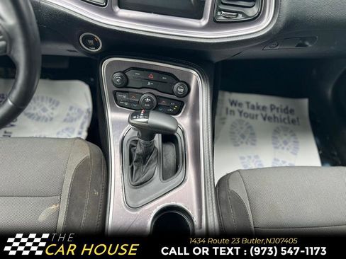 Used 2015 Dodge Challenger SXT image 26