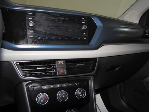 Used 2023 Volkswagen Taos SE w/ Panoramic Sunroof Package AWD/4WD image 7