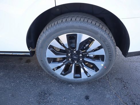 New 2025 Ford Expedition Platinum w/ Driver's Package image 21