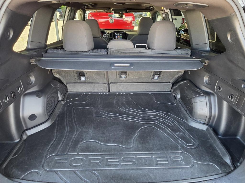 Used 2025 Subaru Forester Premium AWD/4WD image 12