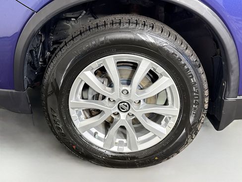 Used 2018 Nissan Rogue SV image 38