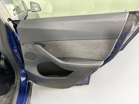 Used 2023 Tesla Model Y 2WD image 28